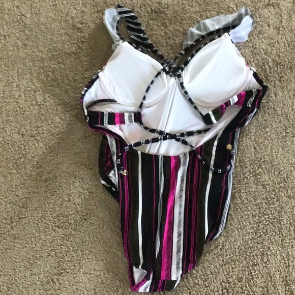 Bathing suit - Picture 2 of 3